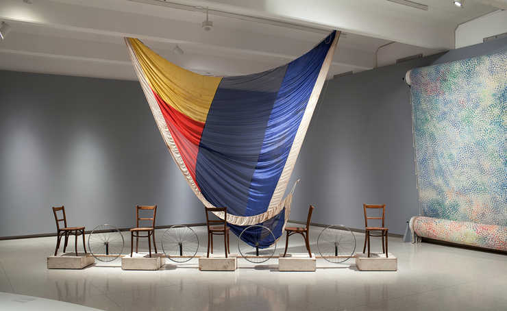 CDF1-30DECOR: 8 wheeled wooden bases with wooden connectors, 5 metal bicycle wheel rims,...